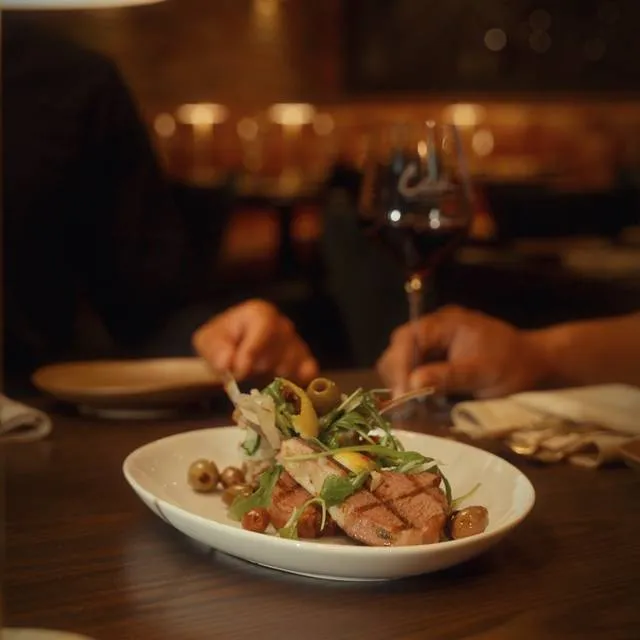 Dining & Drinks